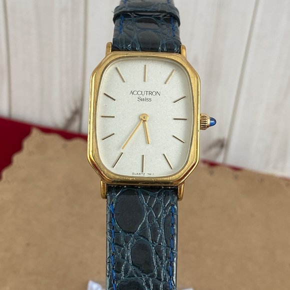 VINTAGE Bulova ACCUTRON Swiss Quartz Tank Watch - Picture 2 of 7